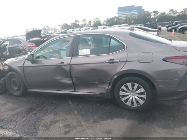Toyota Camry Le Hybrid Image 15