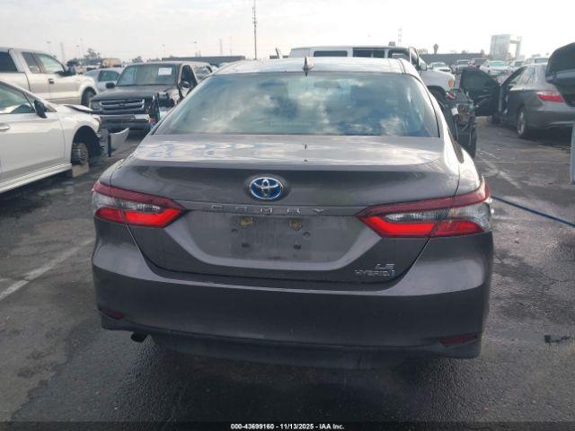 Toyota Camry Le Hybrid Image 14