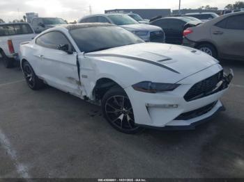  Salvage Ford Mustang