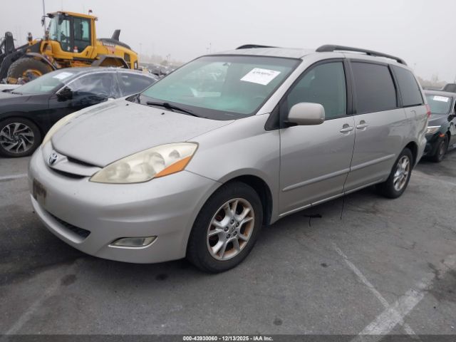 Toyota Sienna Xle Image 3