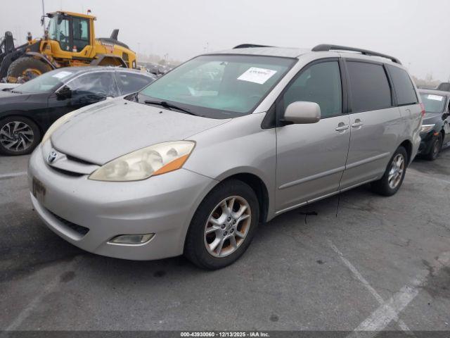 Toyota Sienna Xle Image 3