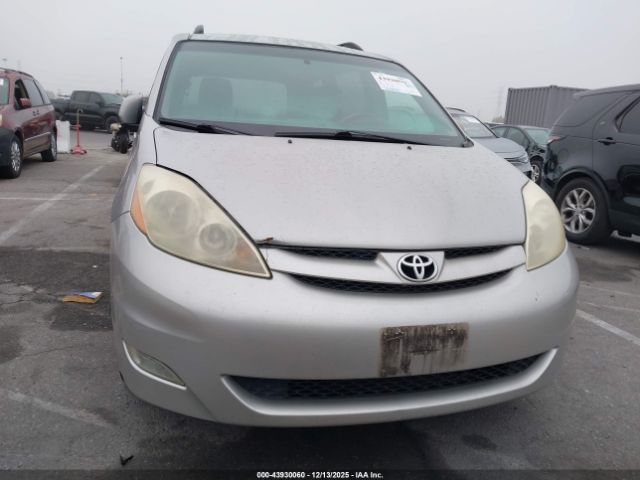 Toyota Sienna Xle Image 10