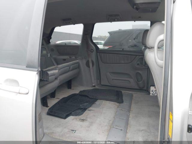 Toyota Sienna Xle Image 4