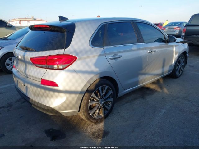 Hyundai ELANTRA Image 9