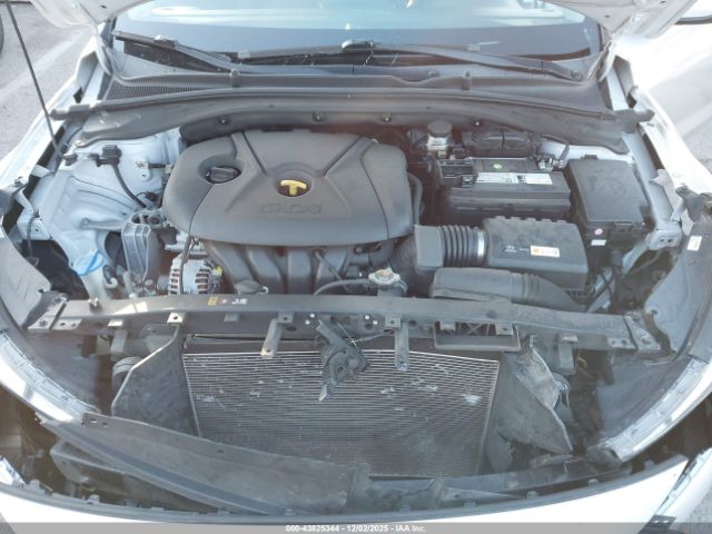 Hyundai ELANTRA Image 16