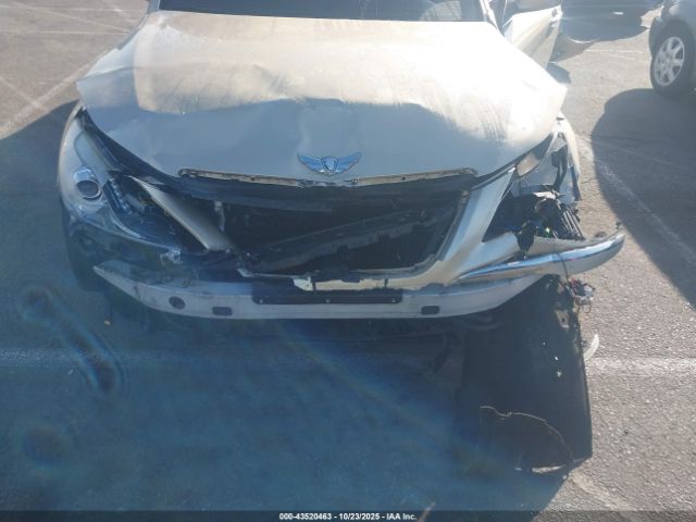 Hyundai Genesis 3.8 Image 8