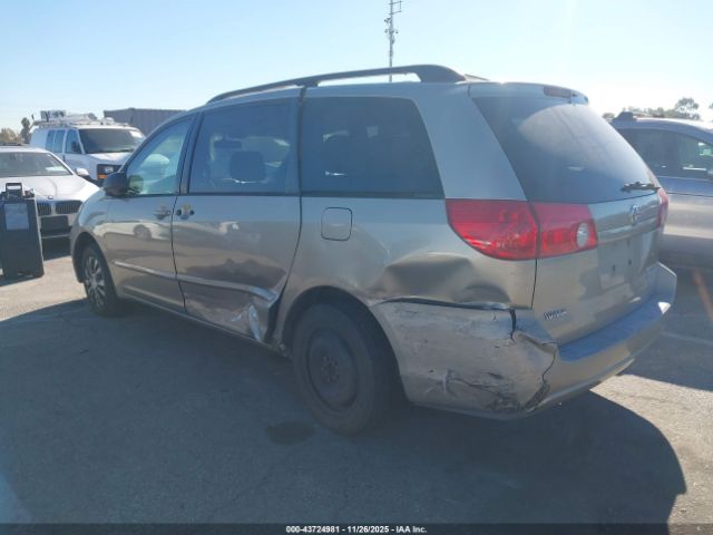 Toyota Sienna Le Image 8