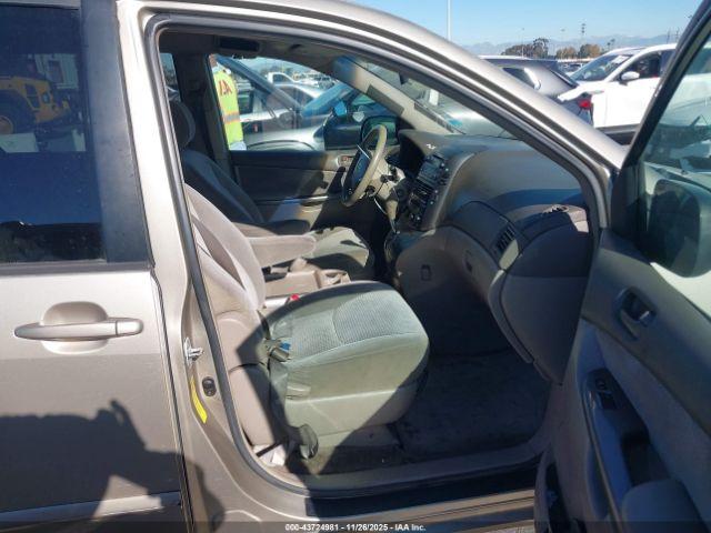 Toyota Sienna Le Image 3