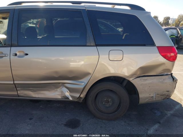 Toyota Sienna Le Image 4