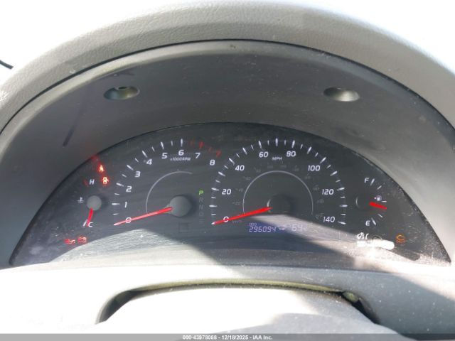 Toyota Camry Le Image 8