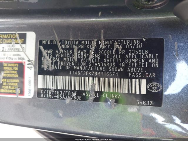 Toyota Camry Le Image 9