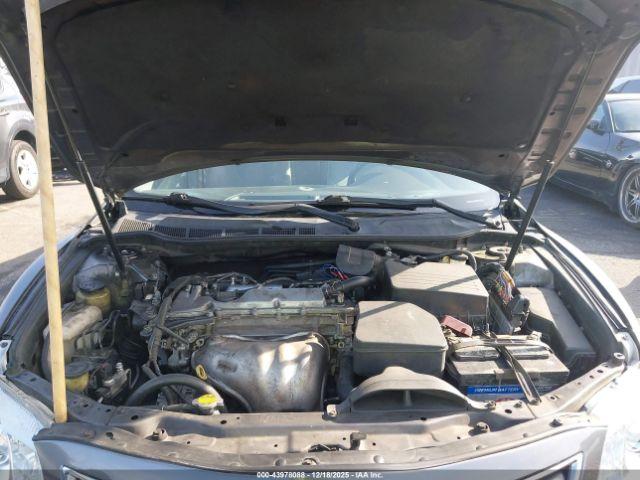 Toyota Camry Le Image 11