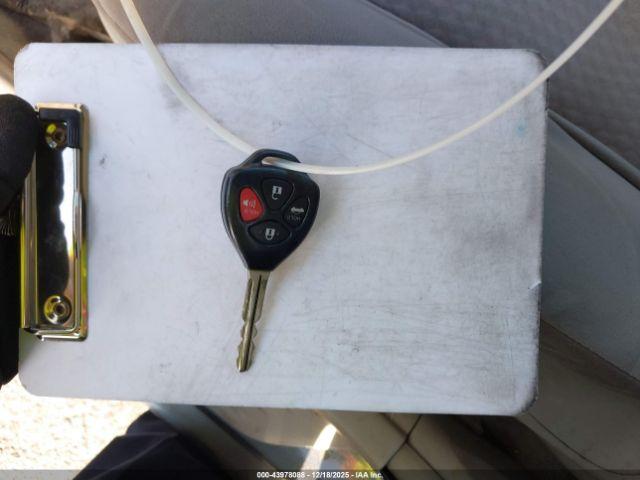 Toyota Camry Le Image 10