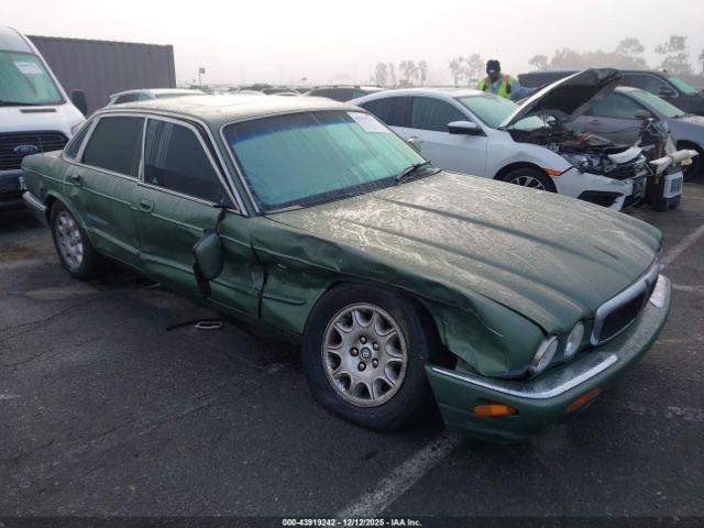  Salvage Jaguar Xj8