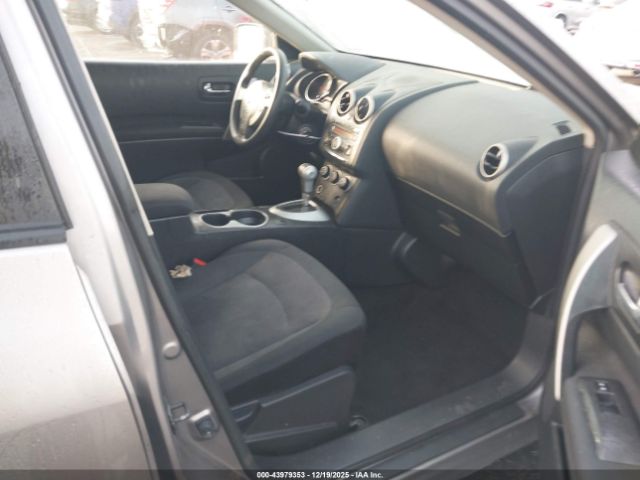 Nissan Rogue S Image 2