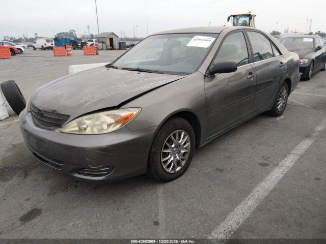 Toyota Camry Le Image 11