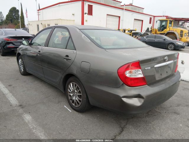 Toyota Camry Le Image 5