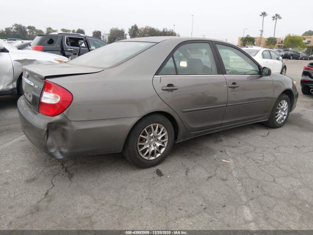 Toyota Camry Le Image 10