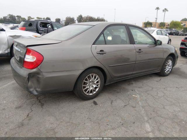 Toyota Camry Le Image 10