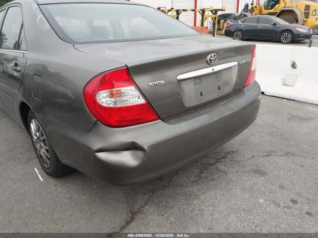 Toyota Camry Le Image 4