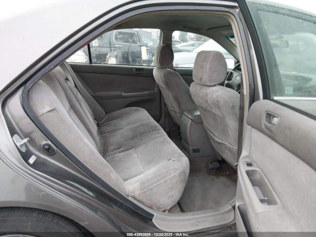 Toyota Camry Le Image 2