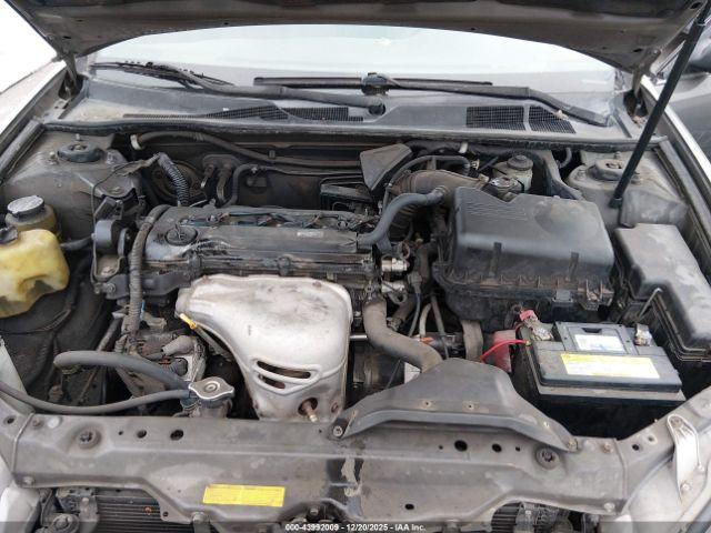 Toyota Camry Le Image 9