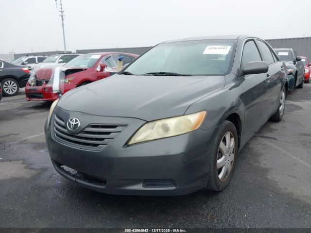 Toyota Camry Le Image 3