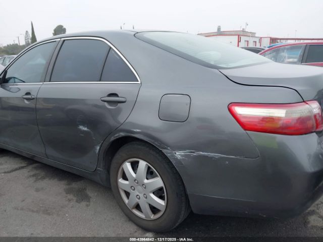 Toyota Camry Le Image 7