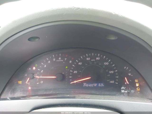 Toyota Camry Le Image 6