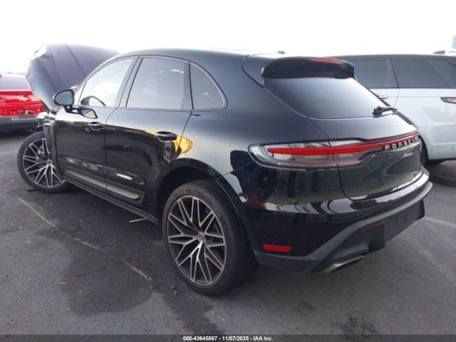 Porsche Macan T Image 8