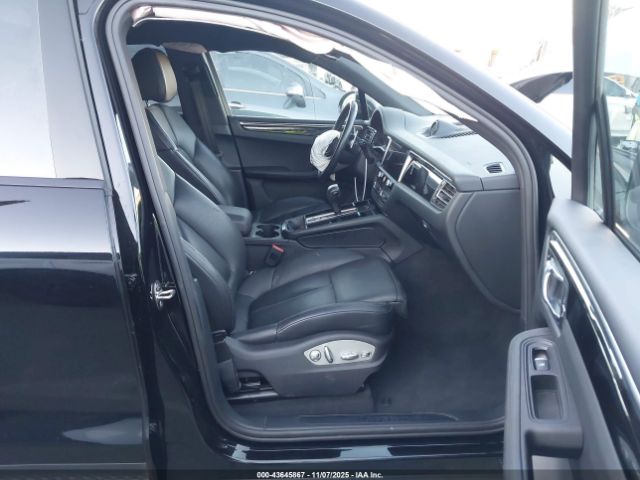 Porsche Macan T Image 10
