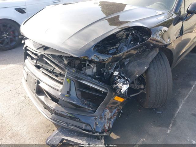 Porsche Macan T Image 11