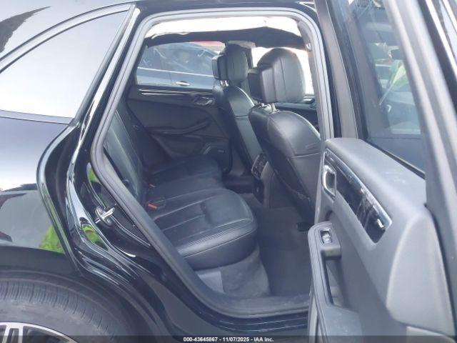 Porsche Macan T Image 12