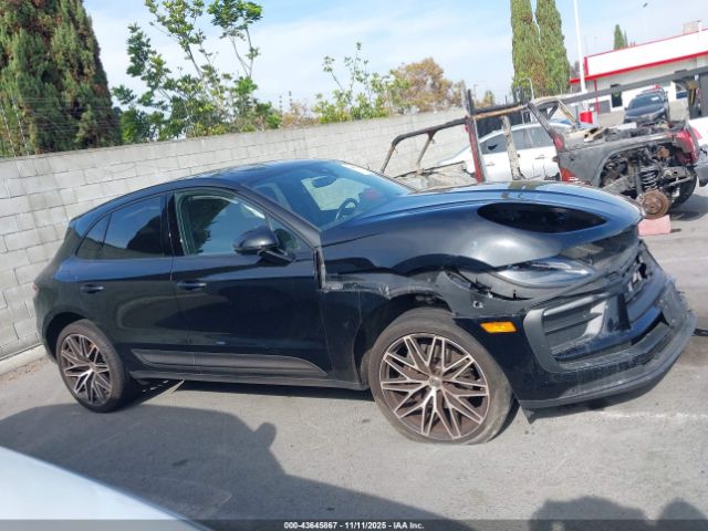 Porsche Macan T Image 17