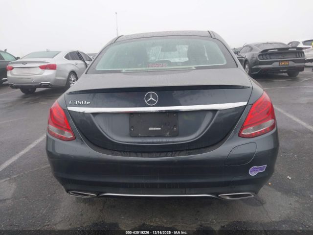 Mercedes-Benz C-Class Image 12