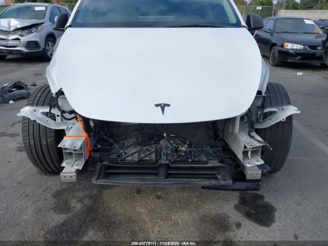 Tesla Model Y Long Range Dual Motor All-wheel Drive Image 17