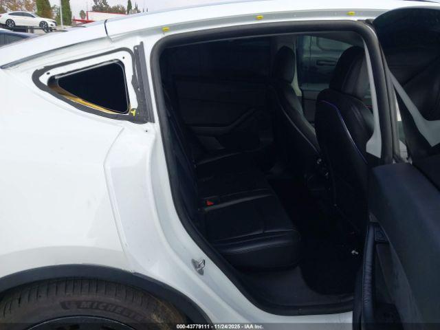 Tesla Model Y Long Range Dual Motor All-wheel Drive Image 9