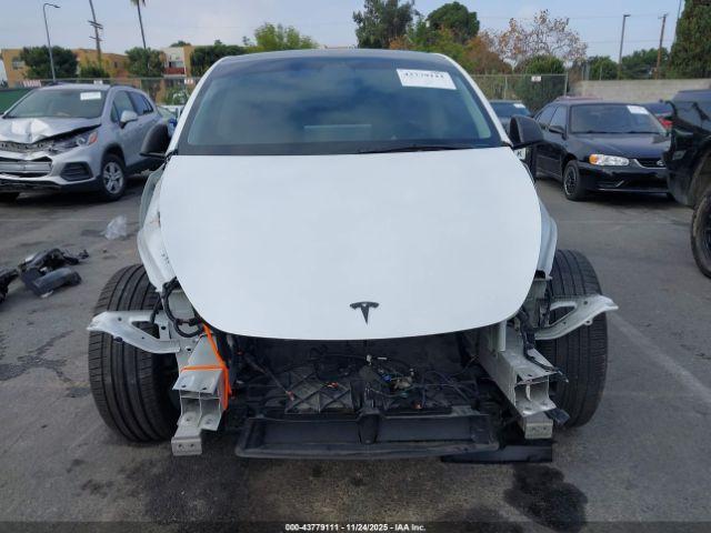 Tesla Model Y Long Range Dual Motor All-wheel Drive Image 20