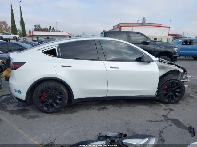Tesla Model Y Long Range Dual Motor All-wheel Drive Image 2