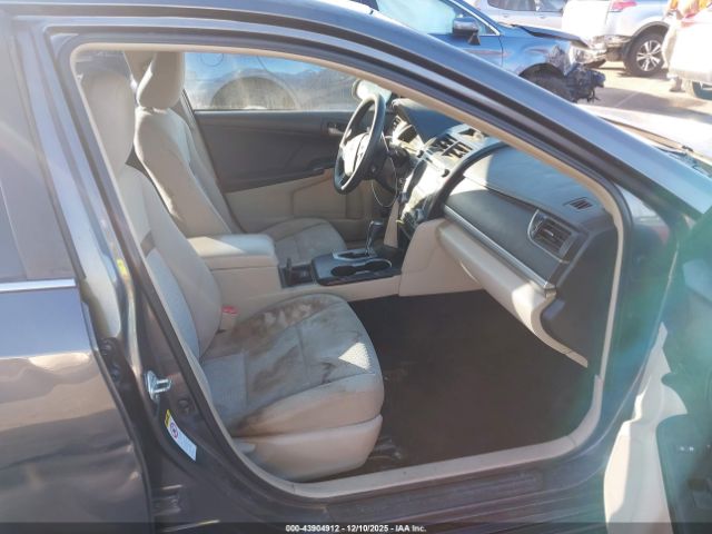 Toyota Camry Le Image 10