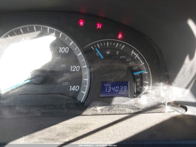 Toyota Camry Le Image 2