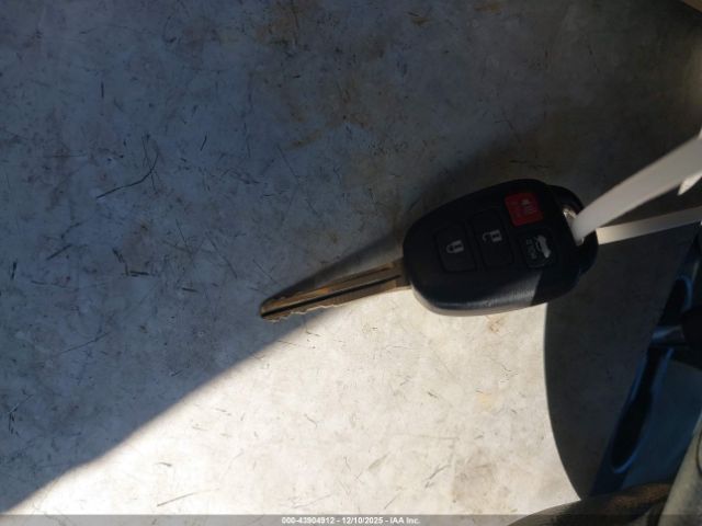 Toyota Camry Le Image 8