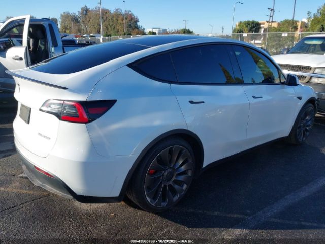 Tesla Model Y Performance Dual Motor All-wheel Drive Image 17