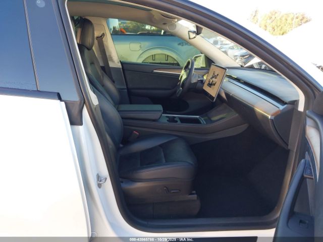 Tesla Model Y Performance Dual Motor All-wheel Drive Image 18