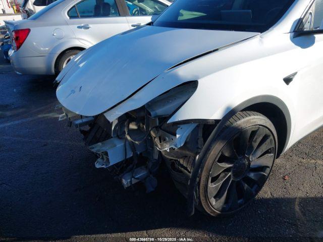 Tesla Model Y Performance Dual Motor All-wheel Drive Image 7