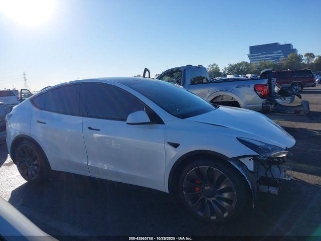 Tesla Model Y Performance Dual Motor All-wheel Drive Image 13