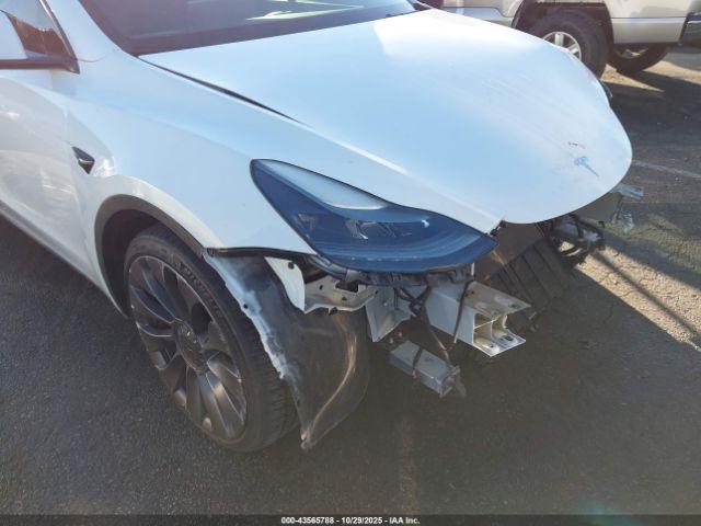 Tesla Model Y Performance Dual Motor All-wheel Drive Image 15