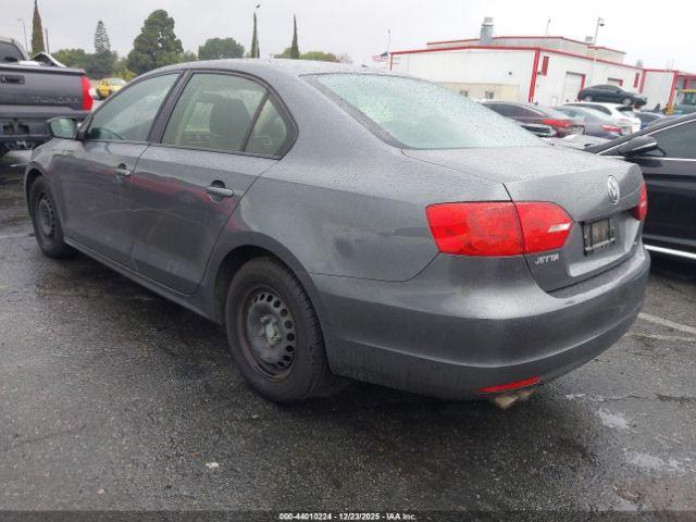 Volkswagen Jetta 2.0l S Image 3