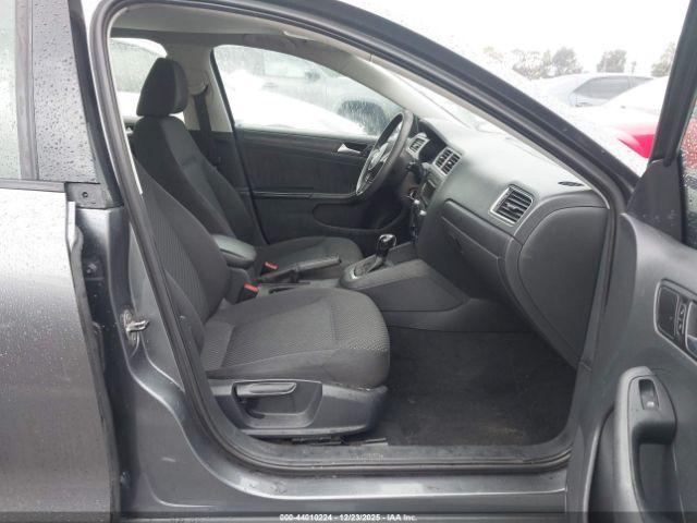 Volkswagen Jetta 2.0l S Image 5