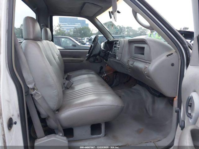 Chevrolet C2500 Fleetside Image 11